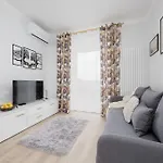 In With Air Condition & Balcony By Renters Lägenhet
