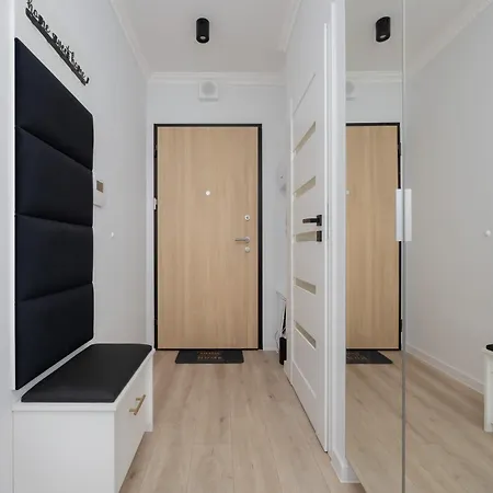 In With Air Condition & Balcony By Renters * وارسو